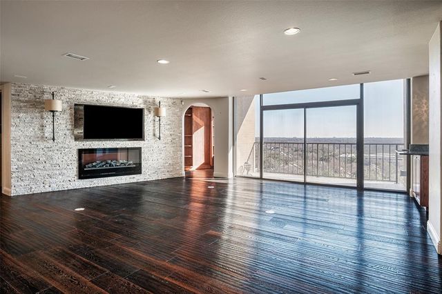 $749,900 | 5200 Keller Springs Road, Unit 1020 | Far North Dallas