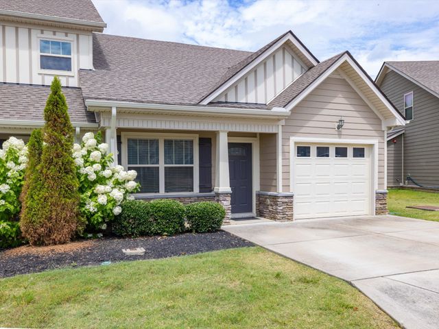 $334,900 | 4013 Commons Drive | Woodland Trace