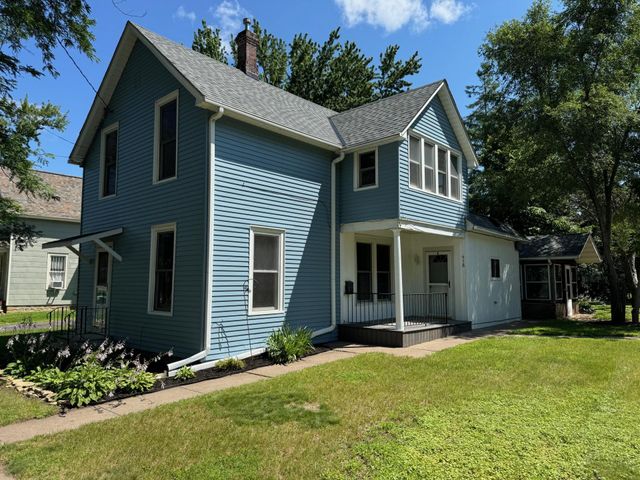 $299,900 | 418 4th Street North | North Hudson