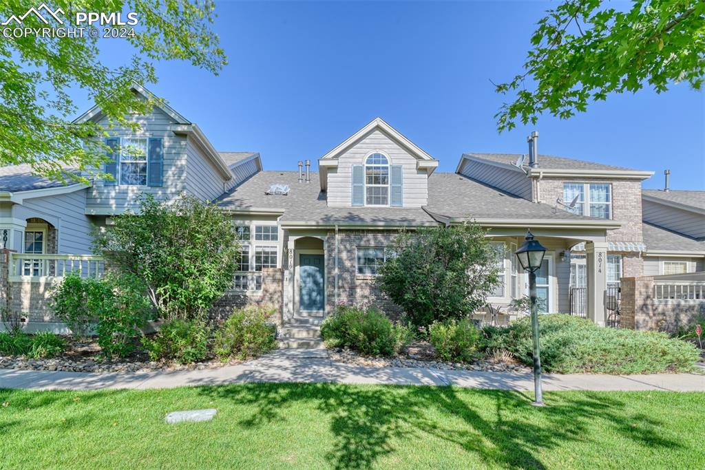 View of front of property featuring a front yard