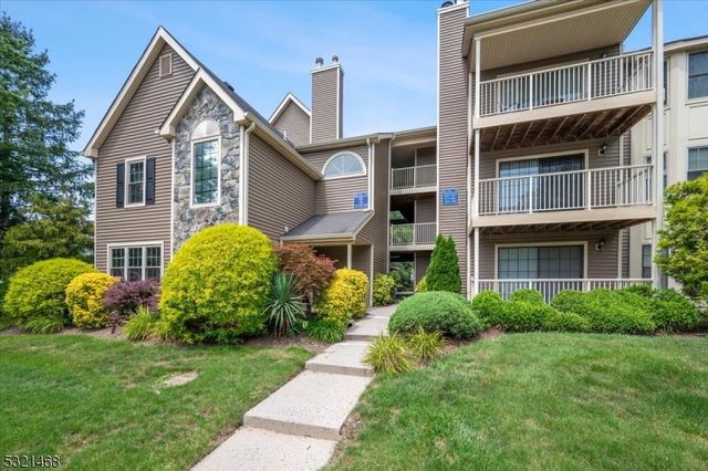 $295,000 | 394 Carhart Court | Washington Heights