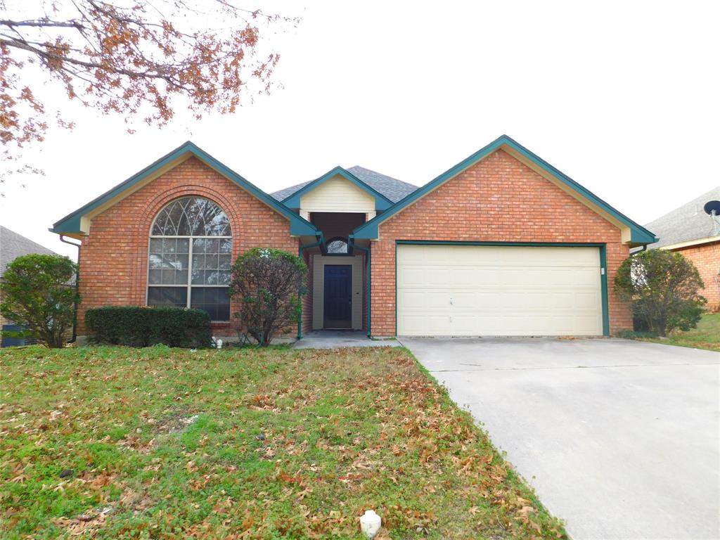 a view of a house with a yard and garage