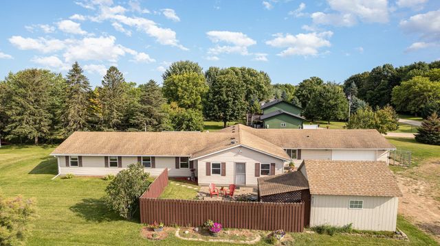 $399,900 | 38630 Woodview Lane | Lexington Township - Le Sueur County