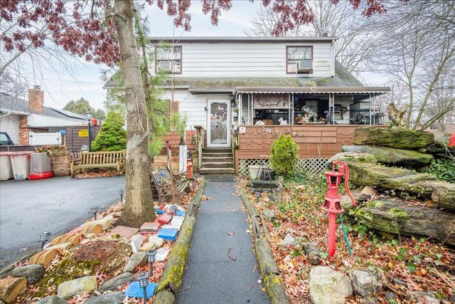 $549,000 | 280 Neptune Avenue | West Babylon