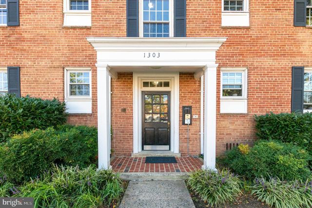 $2,200 | 1303 South Walter Reed Drive, Unit 3201 | Columbia Heights - Arlington