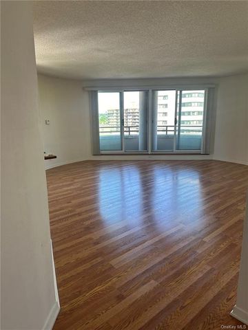 $3,100 | 10 Cottage Place, Unit 10A | Downtown White Plains