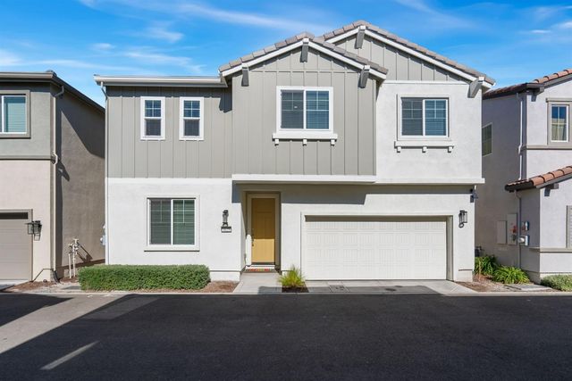 $575,000 | 1625 Pagoda Lane | Village 5