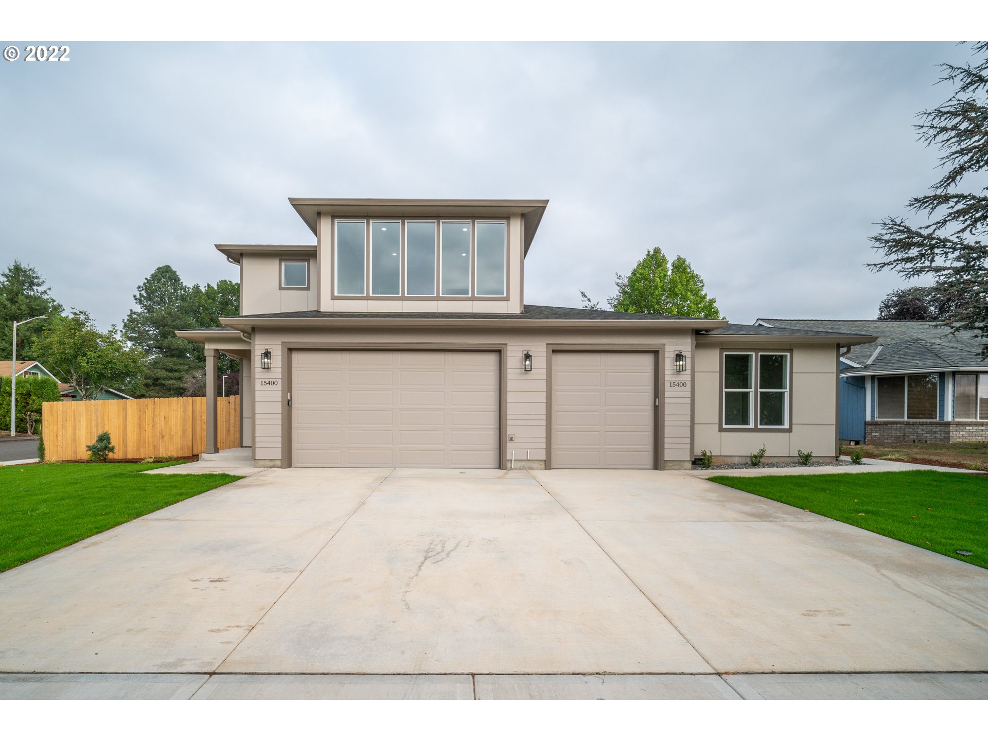 a front view of house with yard