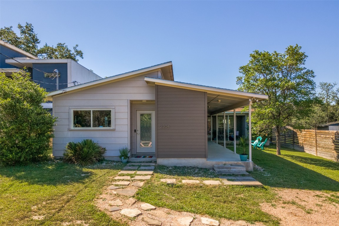 a view of a house with a yard