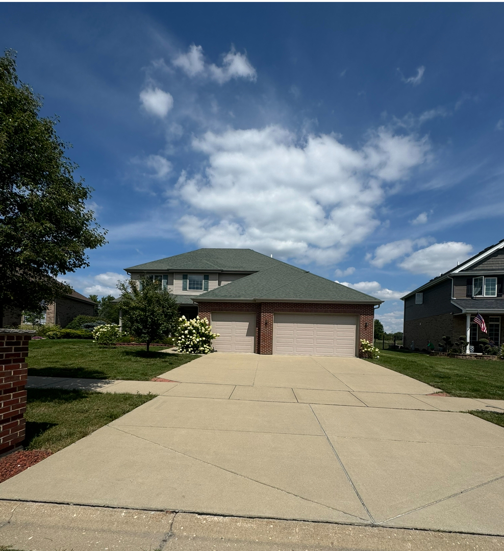 a front view of house with yard