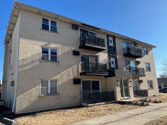 $1,695 | 6330 West 99th Place, Unit 2A | Oak Lawn