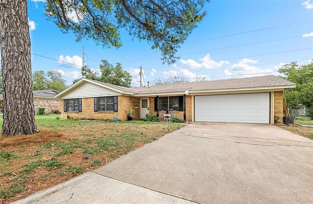 $275,000 | 2900 South Murco Drive | Mineral Wells