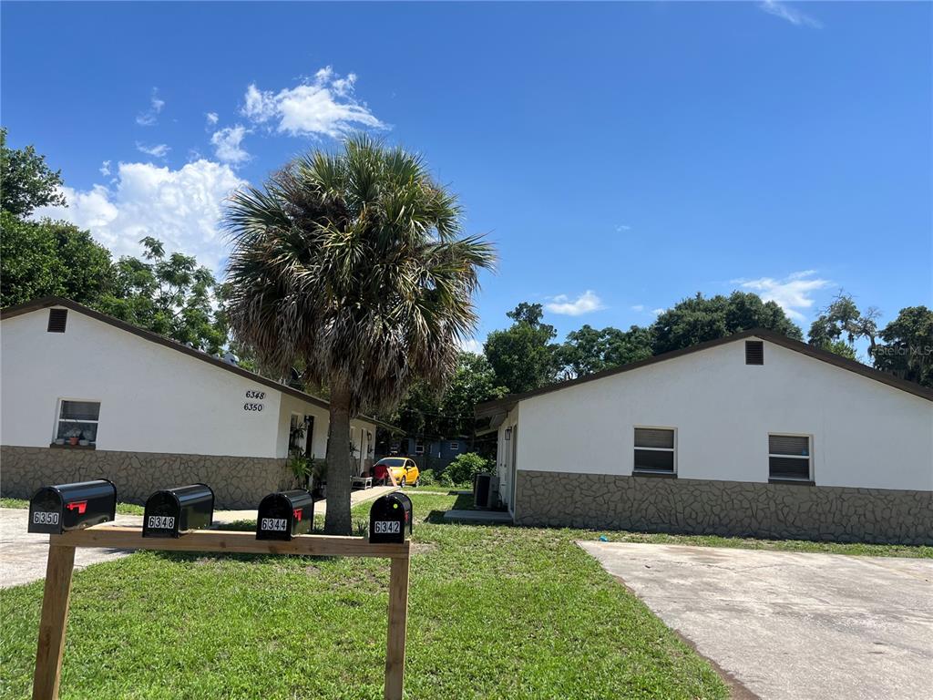 a front view of house with yard