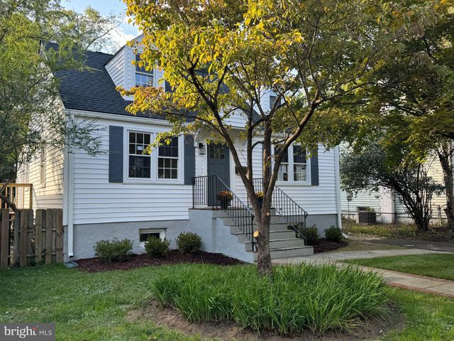 $1,110,000 | 121 West Westmoreland Road | Falls Church