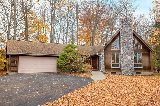 $299,900 | 903 Friar Tuck Lane | Webster