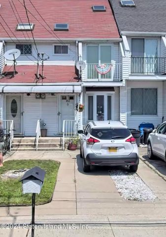 $579,000 | 453 Raritan Avenue | Dongan Hills