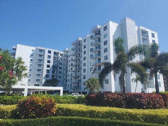 $425,000 | 3450 South Ocean Boulevard, Unit 228 | South Palm Beach - Palm Beach