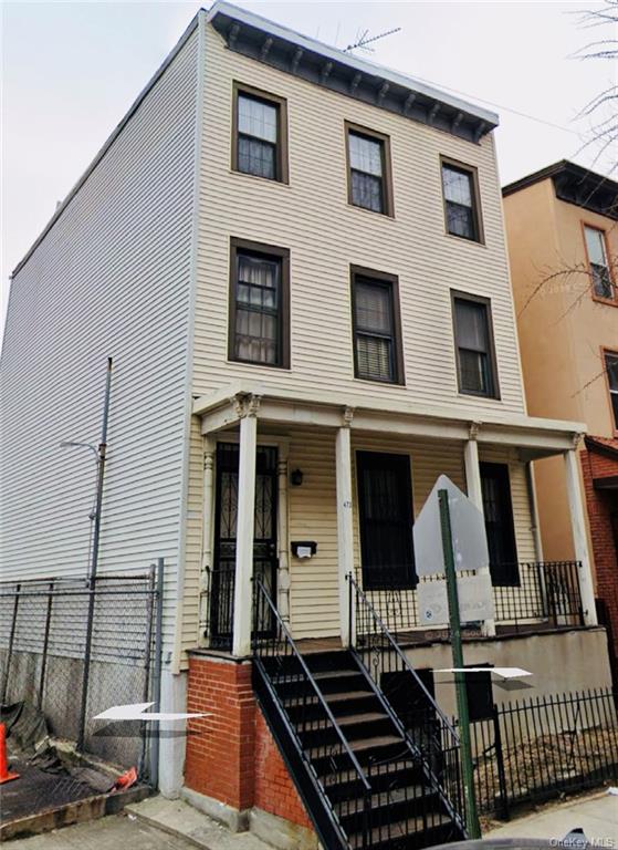 View of front of house featuring a porch