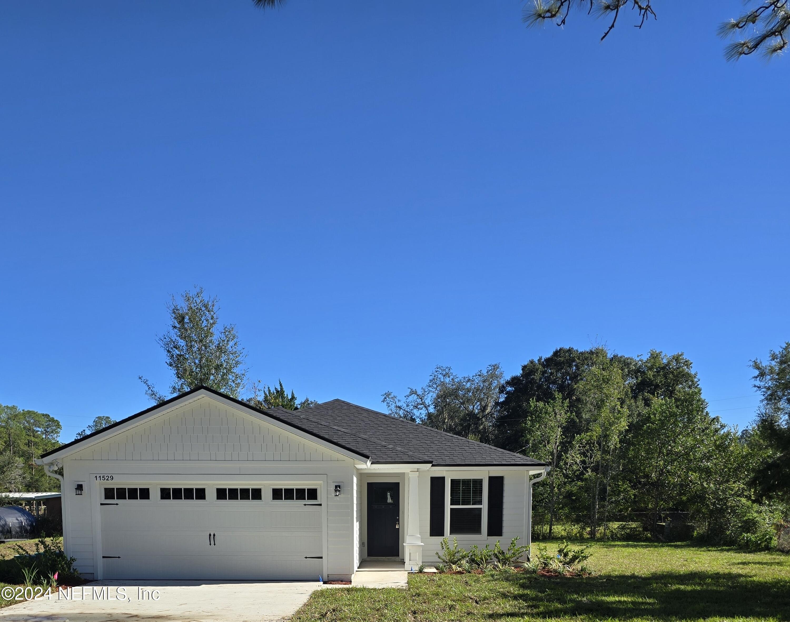 a view of a front of house with a yard