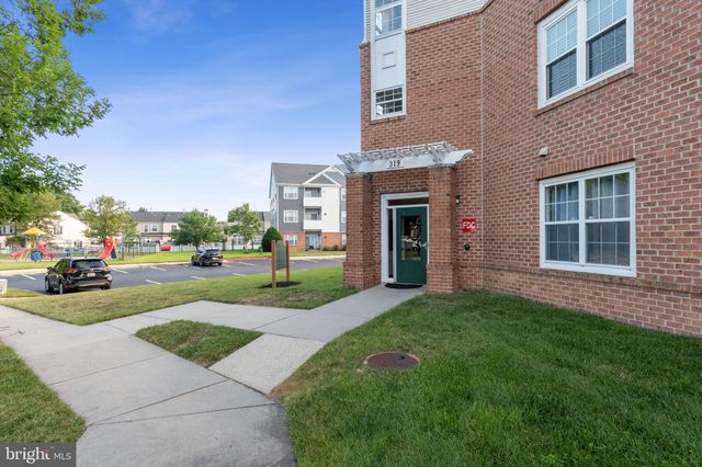 $1,995 | 319 Eagles Landing Court, Unit A | Seven Oaks