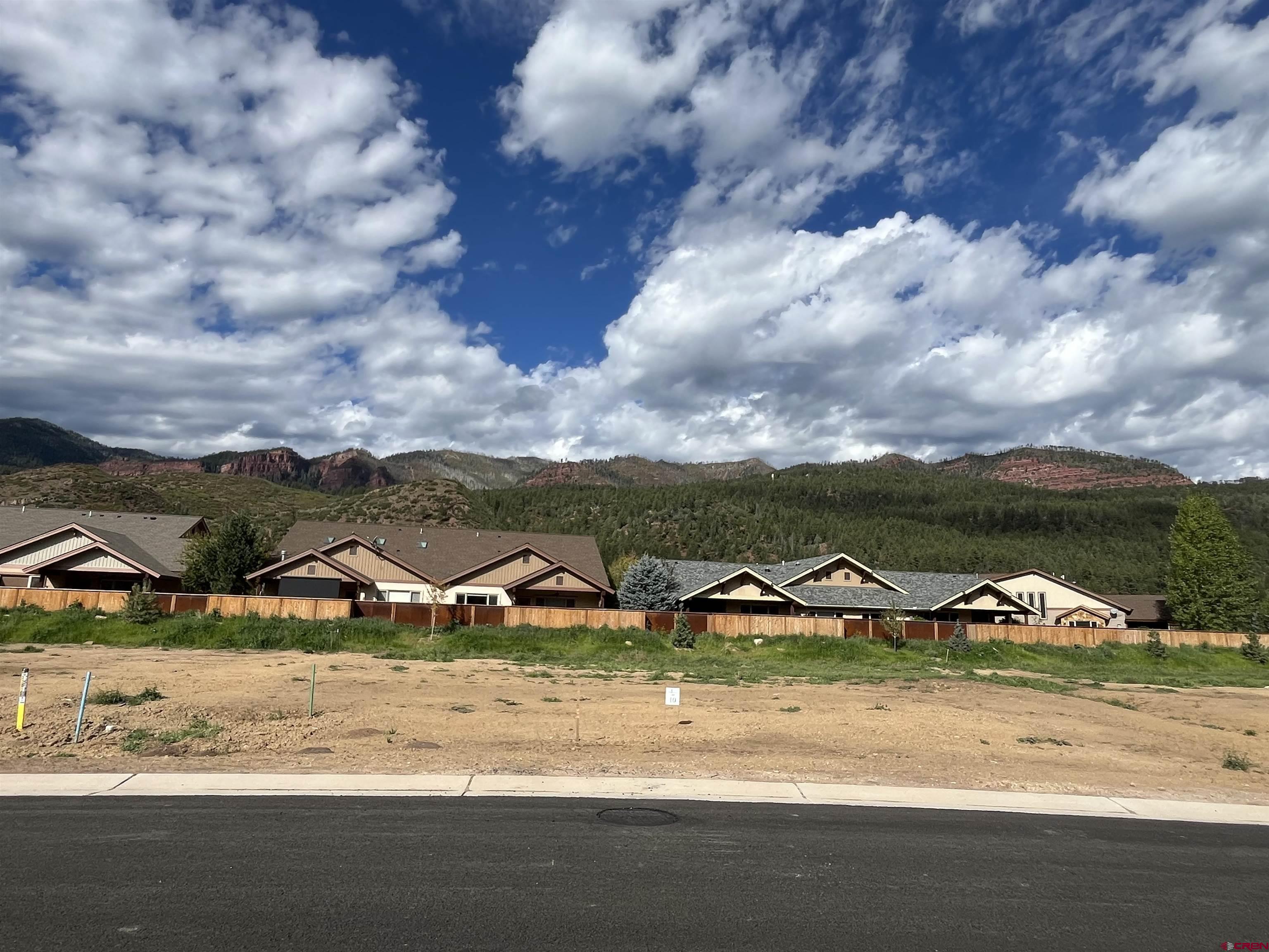 an view of a houses with yard