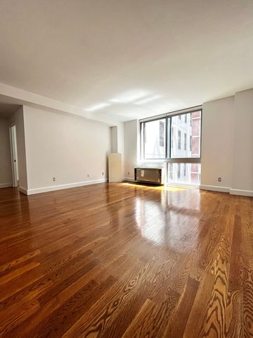 $4,156 | 225 Schermerhorn Street, Unit 12CADDISON | Downtown Brooklyn