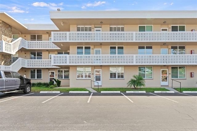 $2,450 | 4915 Bay Street Northeast, Unit 324 | Winston Park Northeast