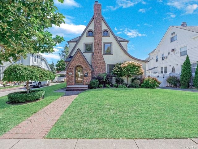 $1,650,000 | 33-71 161st Street | Murray Hill - Flushing