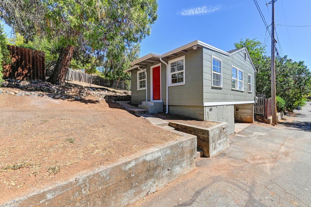 a front view of house with yard