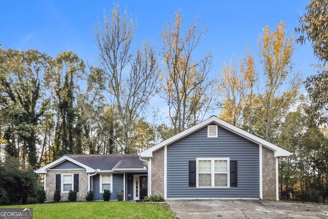 $1,725 | 70 East Country Woods Drive | Country Woods East