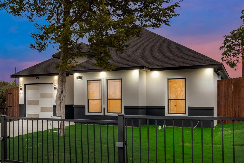 a view of a house with a backyard