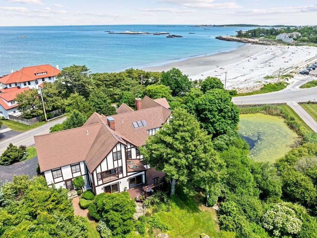 an aerial view of house with yard and lake view