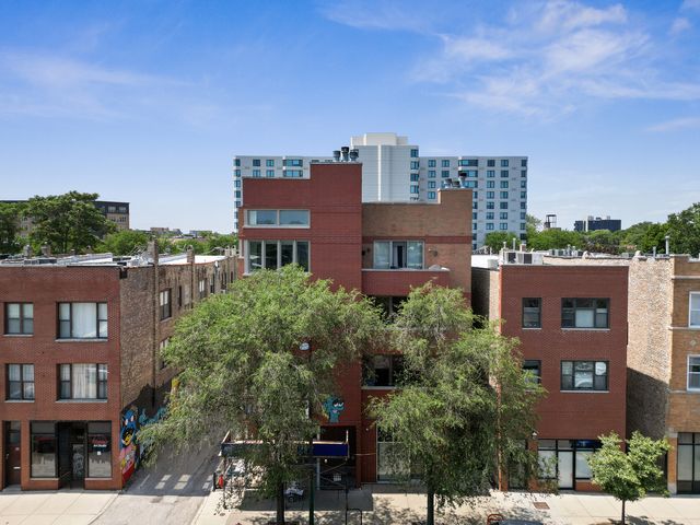 $599,900 | 2058 North Western Avenue, Unit 201 | Logan Square