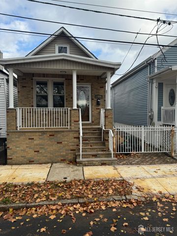 $499,999 | 364 Myrtle Street | Amboy Avenue