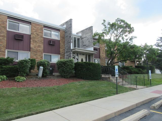 $164,500 | 1313 Rebecca Road, Unit 202 | Lombard