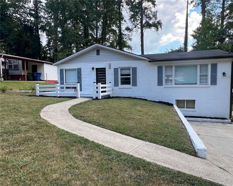 a view of a house with a yard