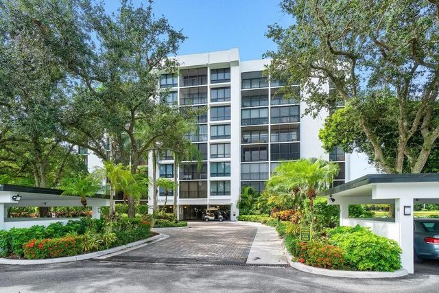 $349,900 | 7786 Lakeside Boulevard, Unit 676 | Boca West