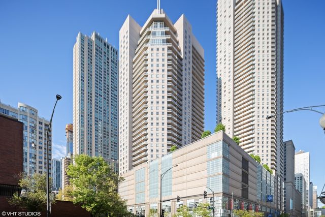 $3,400 | 545 North Dearborn Street, Unit 2605 | River North