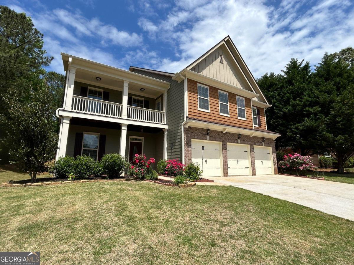 a front view of house with yard