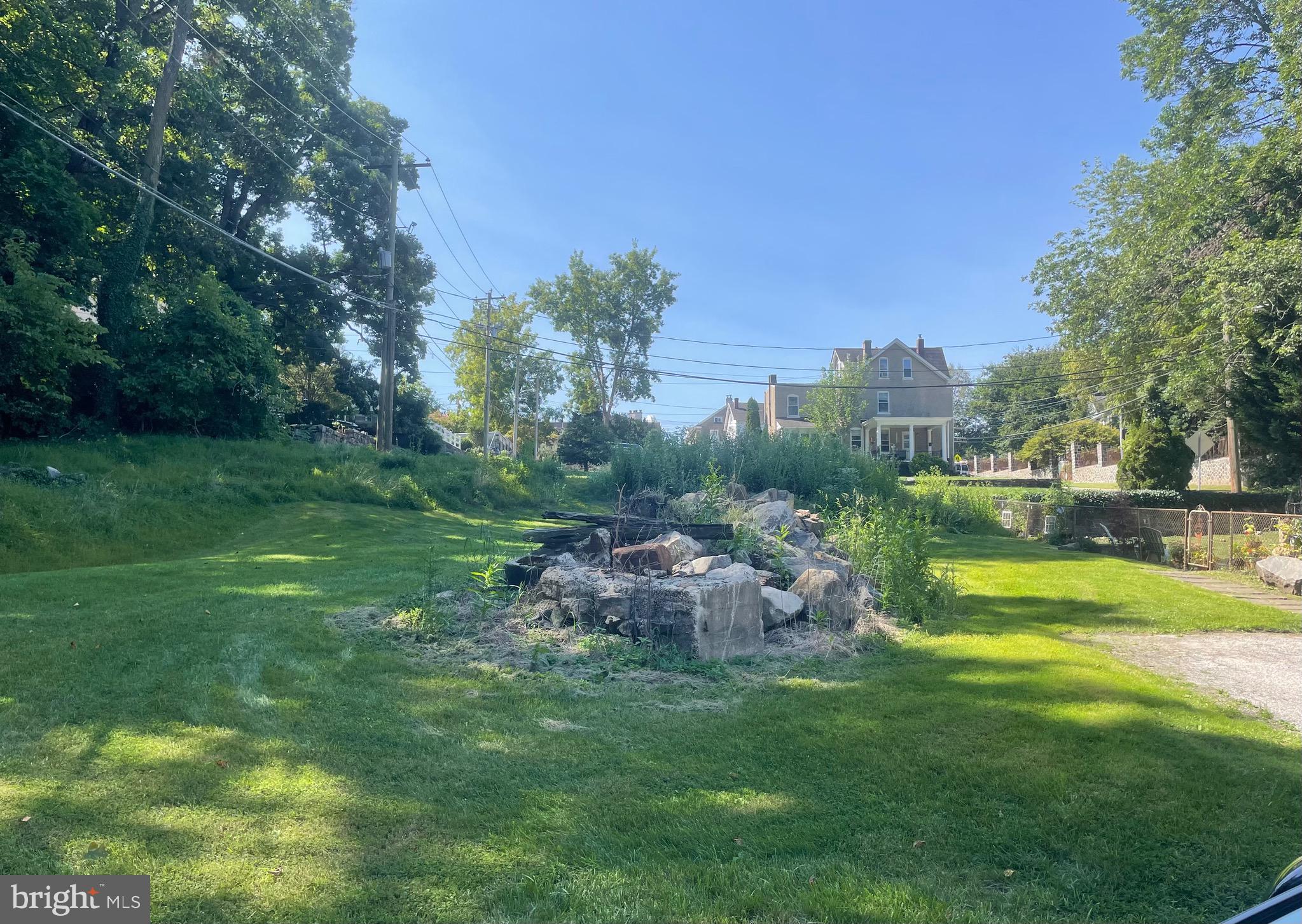 a view of a house with a big yard