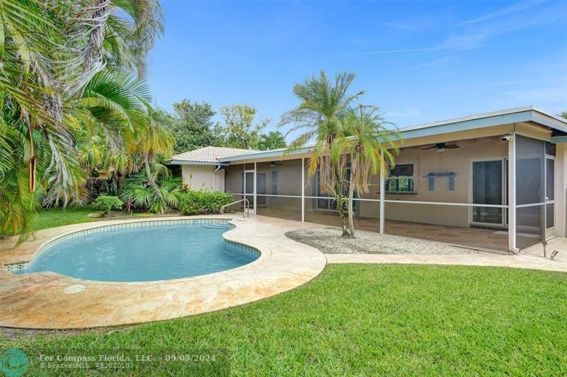 a view of a house with a backyard