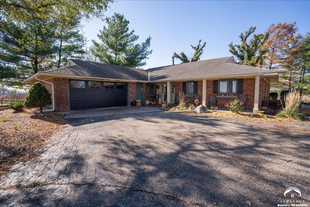 $564,500 | 1821 East 1500th Road | Grant Township - Douglas County