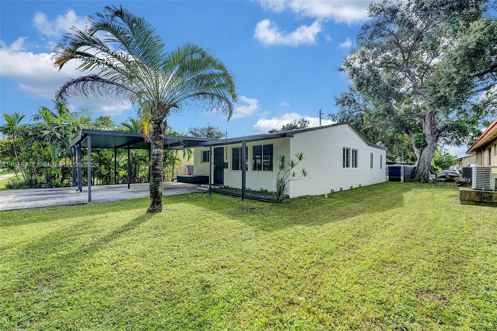 a view of a house with a backyard