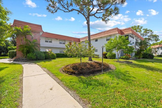 $104,900 | 2600 Southeast Ocean Boulevard, Unit DD10 | Vista Pines