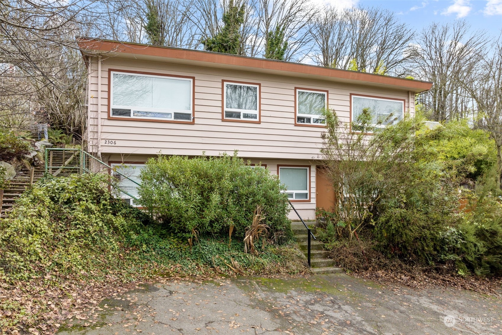 a view of a house with a yard and plants