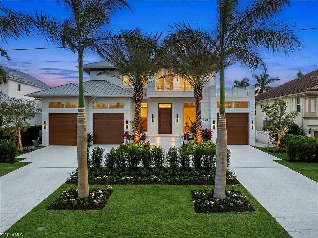 View of front of house featuring a yard