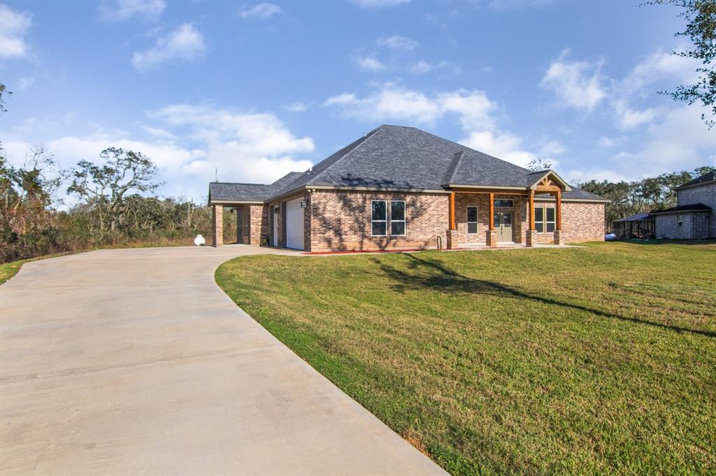 Front with driveway