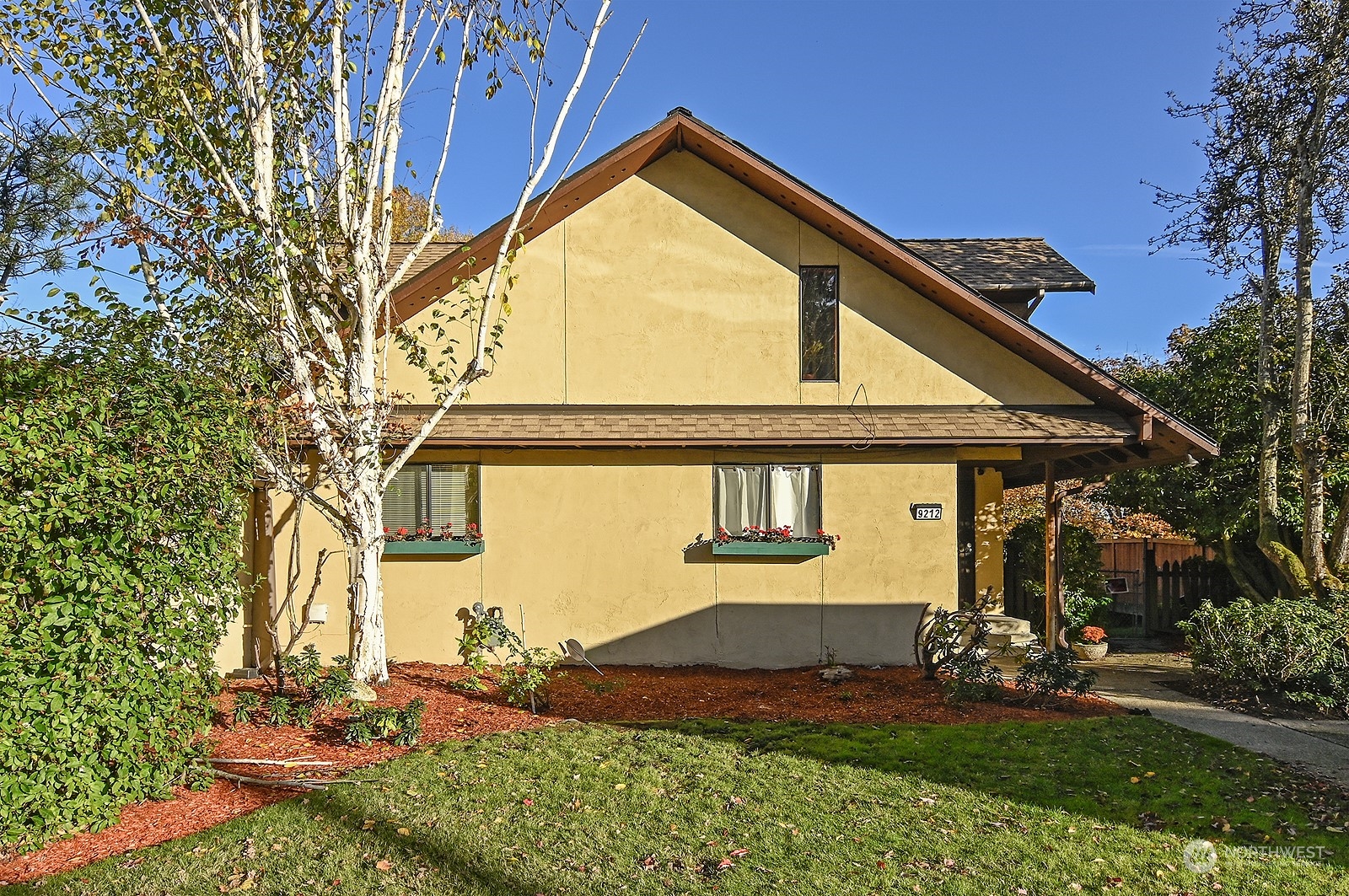 a view of front of house with yard