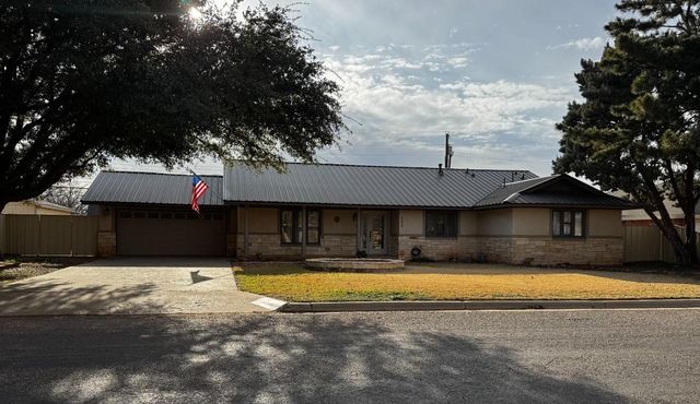 $289,000 | 203 Northeast 26th Street | Lamesa