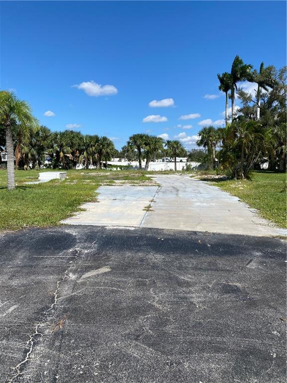 a view of a yard with a house